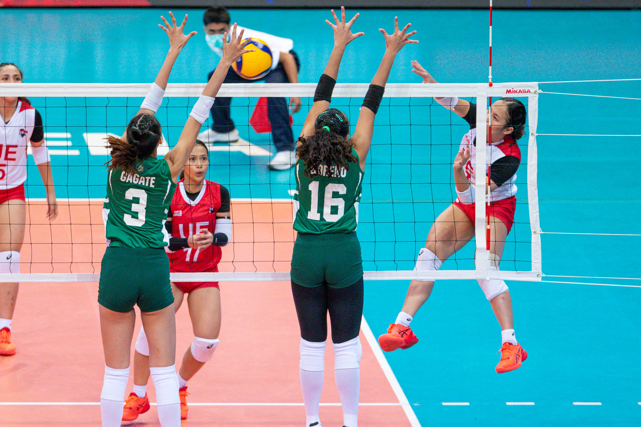 Pag-alab ng mga alas: DLSU Lady Spikers, nilampaso ang UE Lady Warriors!