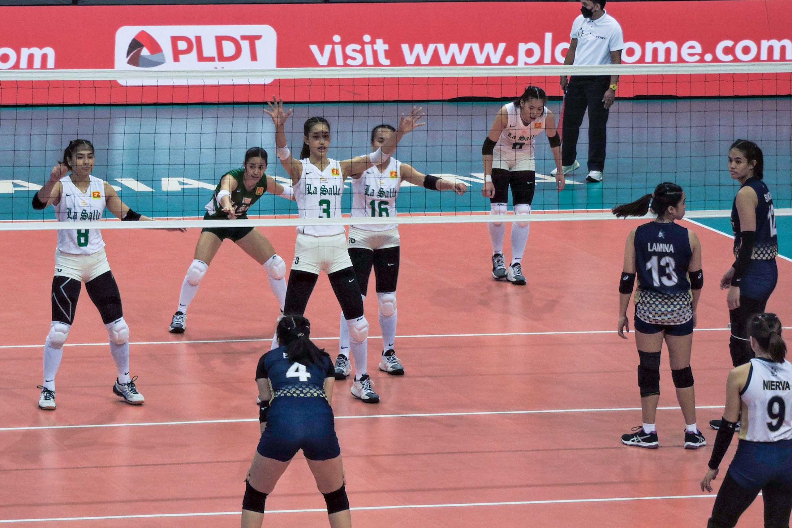 Read more about the article DLSU Lady Spikers, nilapa ng mabangis na opensa ng NU Lady Bulldogs