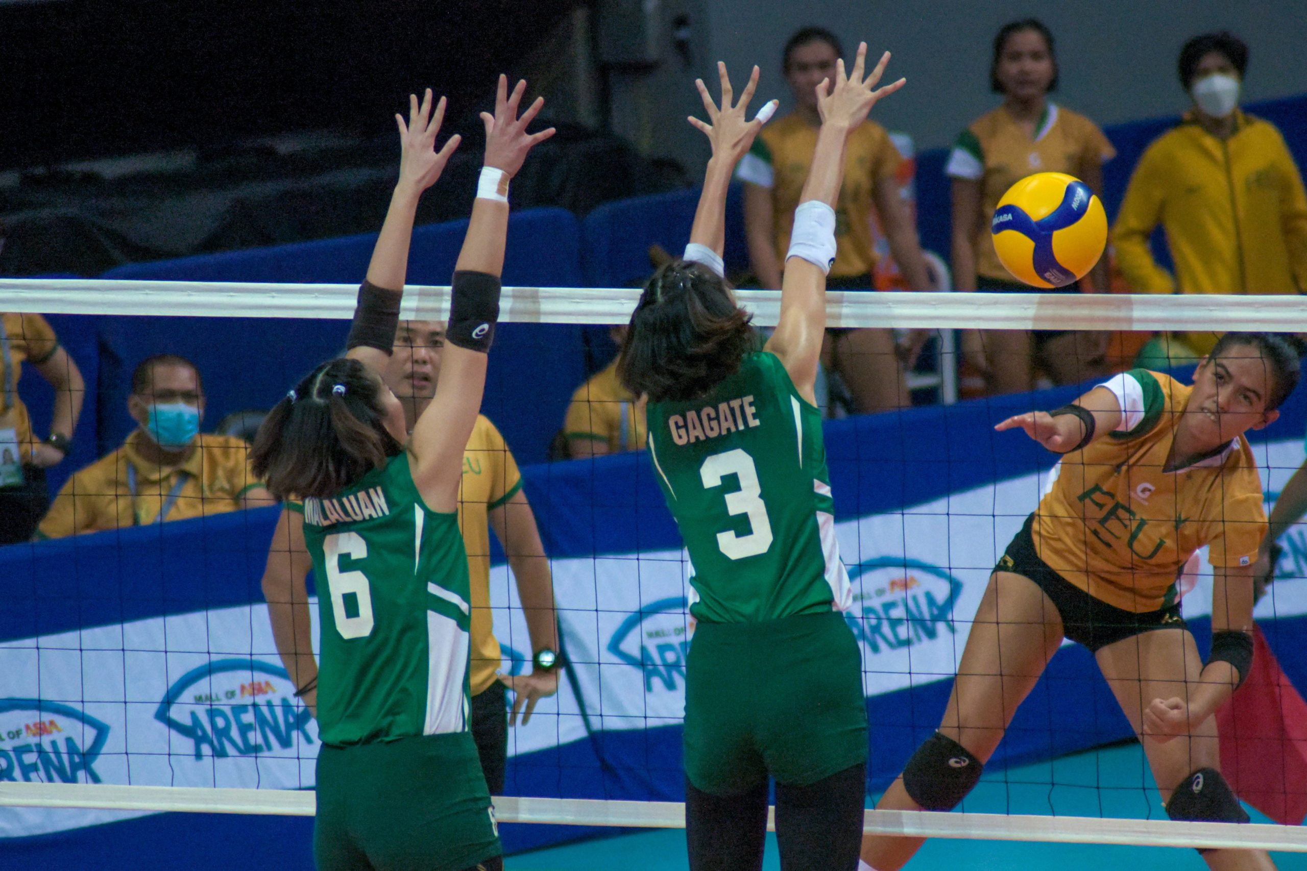 Palasap na pag-abante: DLSU Lady Spikers, itinudla ang angas ng FEU Lady Tamaraws!