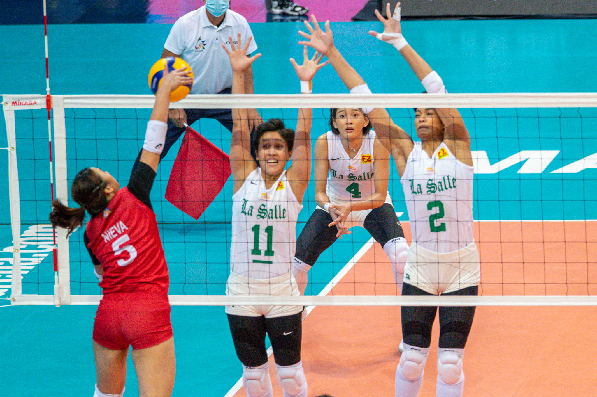 Kompletong dominasyon: DLSU Lady Spikers, tinibag ang gutom sa panalo na UE Lady Warriors!