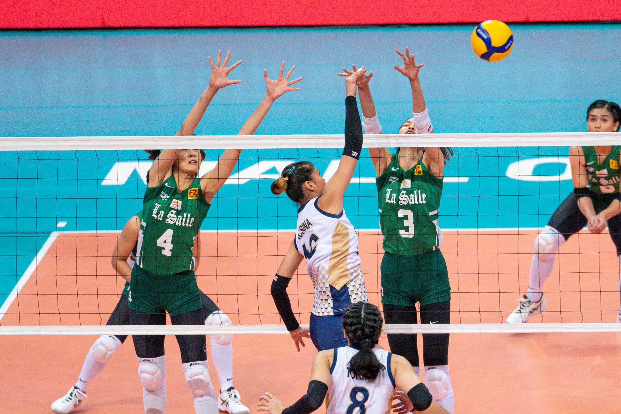 Palyadong panimula: DLSU Lady Spikers, natalisod kontra NU Lady Bulldogs sa kanilang unang paghaharap sa Finals