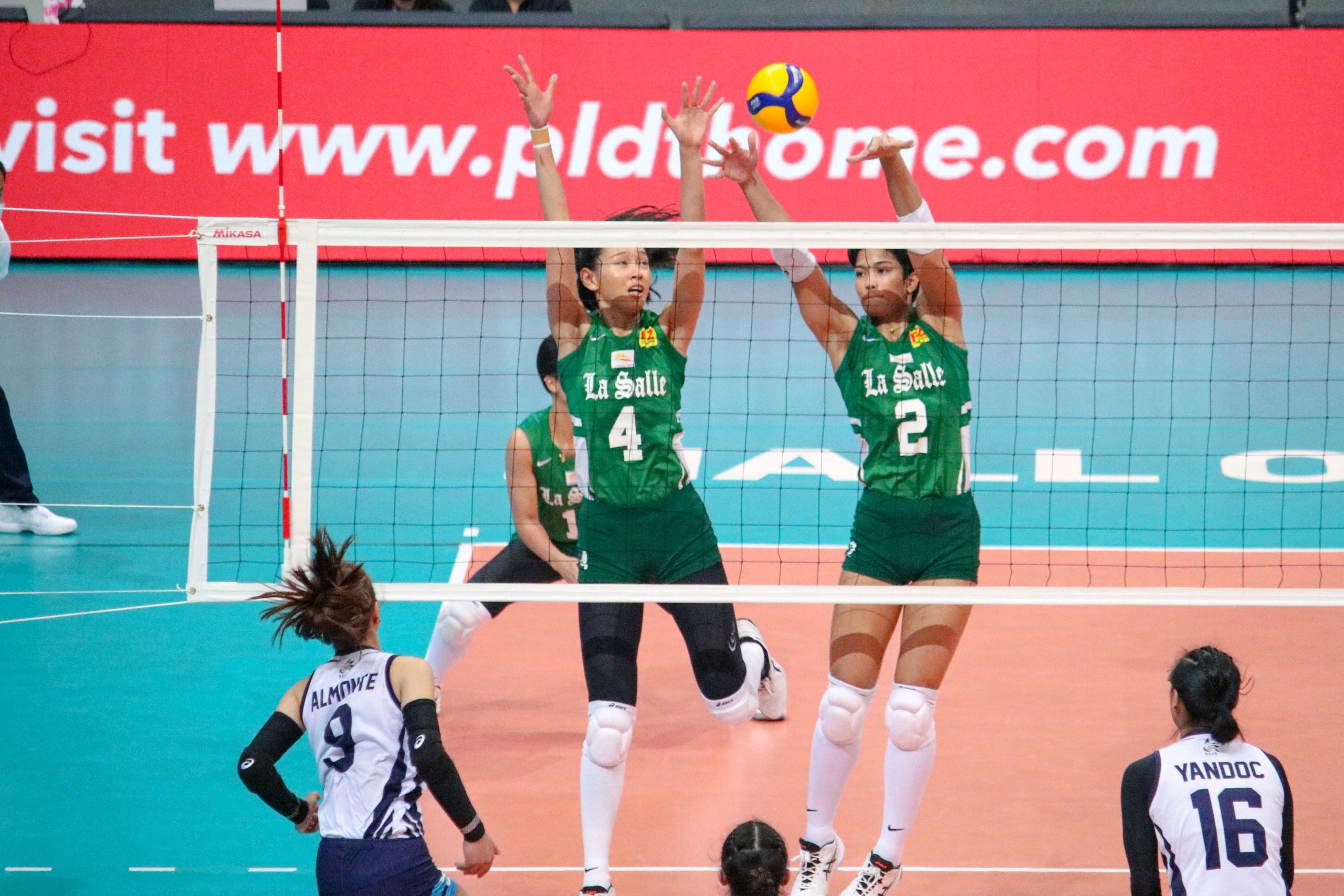 Read more about the article DLSU Lady Spikers, waging bigwasan ng AdU Lady Falcons para sa pag-asang makaakyat sa Final Four!