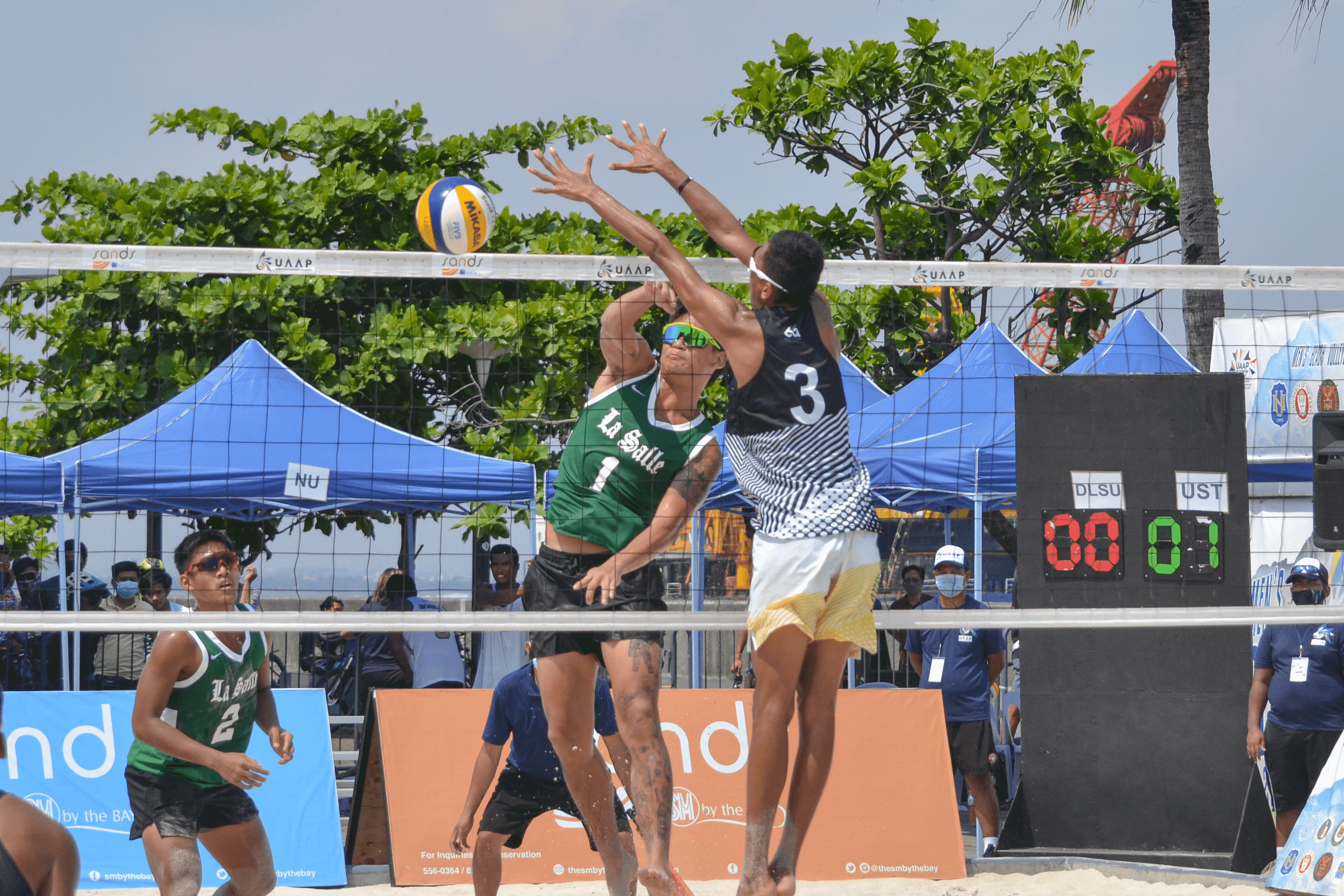 Read more about the article DLSU Green Spikers, bigong mapundi ang lagablab ng UST Tiger Spikers tungo sa Finals!