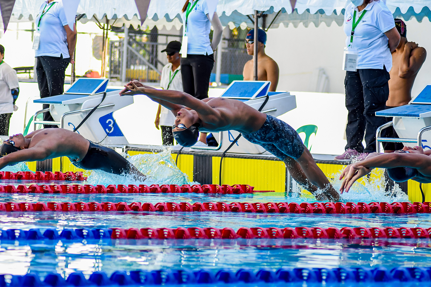 Read more about the article Arrows up: Green at Lady Tankers, nagpakitang-gilas sa unang araw ng UAAP Season 85 swimming championships!