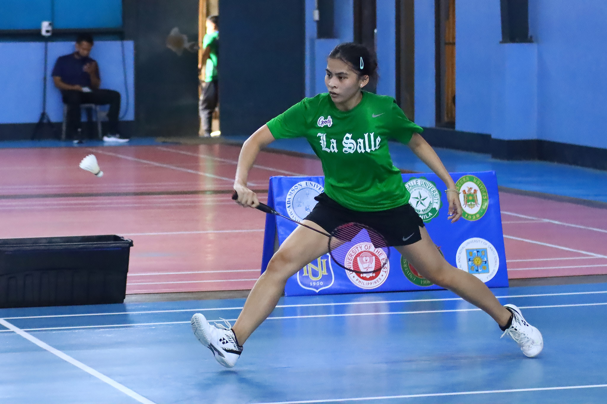 Green Shuttlers, sinunggaban ang Soaring Falcons; Lady Shuttlers, pumalya sa Blue Eagles
