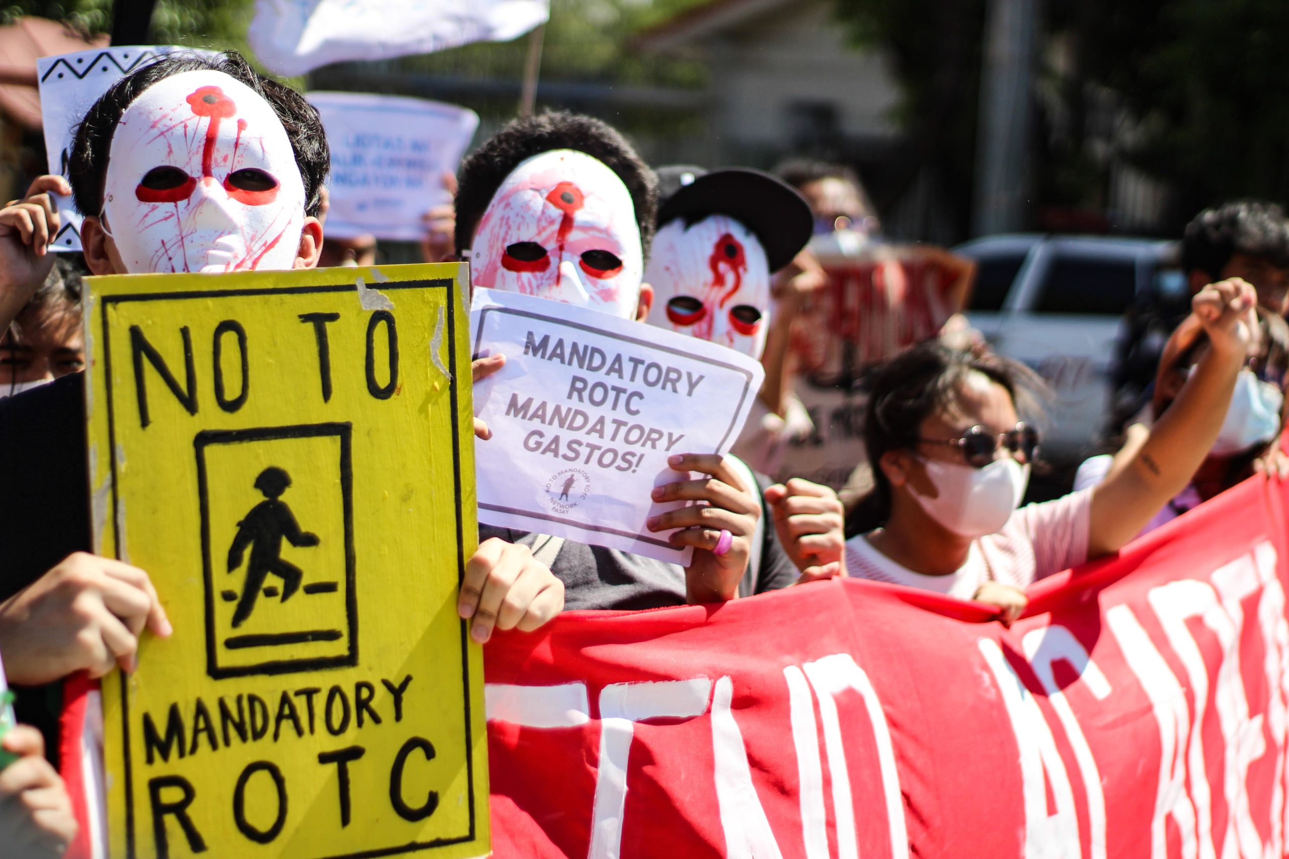 Read more about the article Bato Duwag, Labas! Mandatoryong ROTC, mariin at patuloy na tinututulan ng mga progresibong grupo