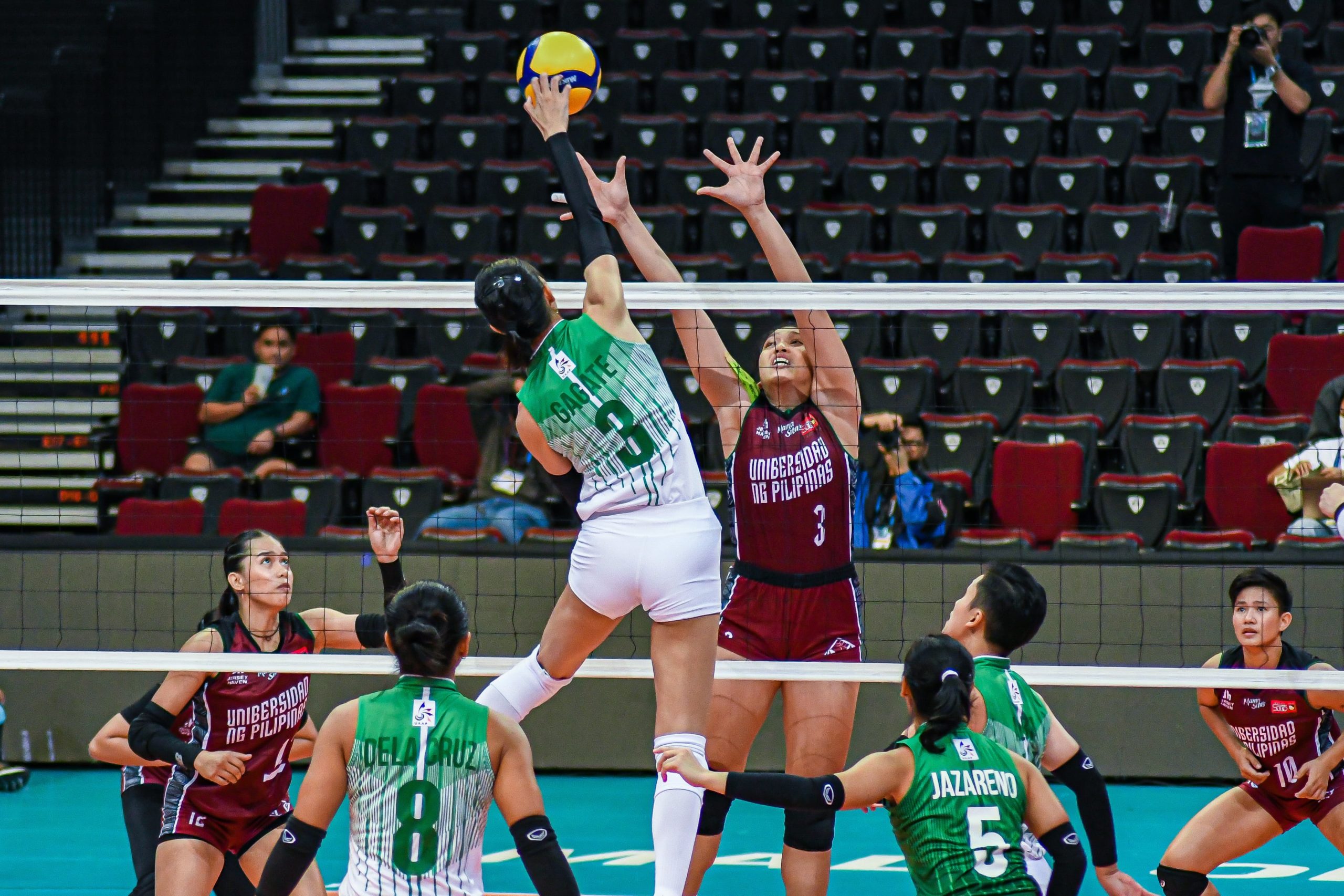 Read more about the article DLSU Lady Spikers, tiniyak ang twice-to-beat advantage sa Final Four!