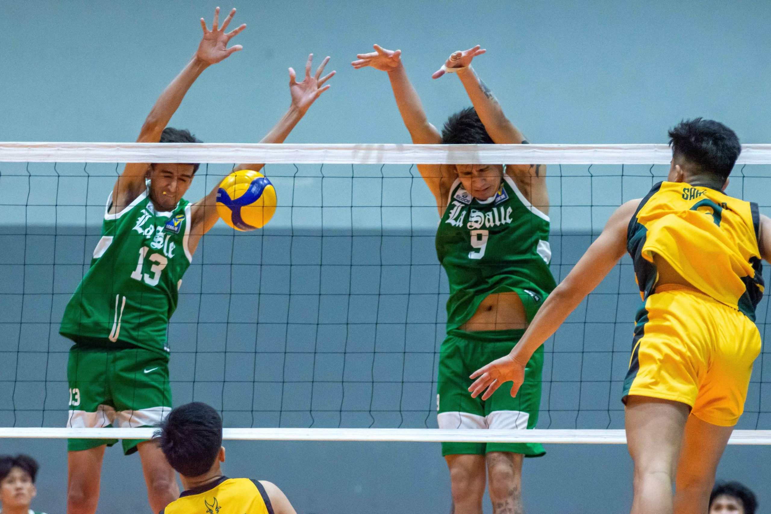 Read more about the article Green Spikers, bigong mapaamo ang mababangis na Tamaraws sa V-League