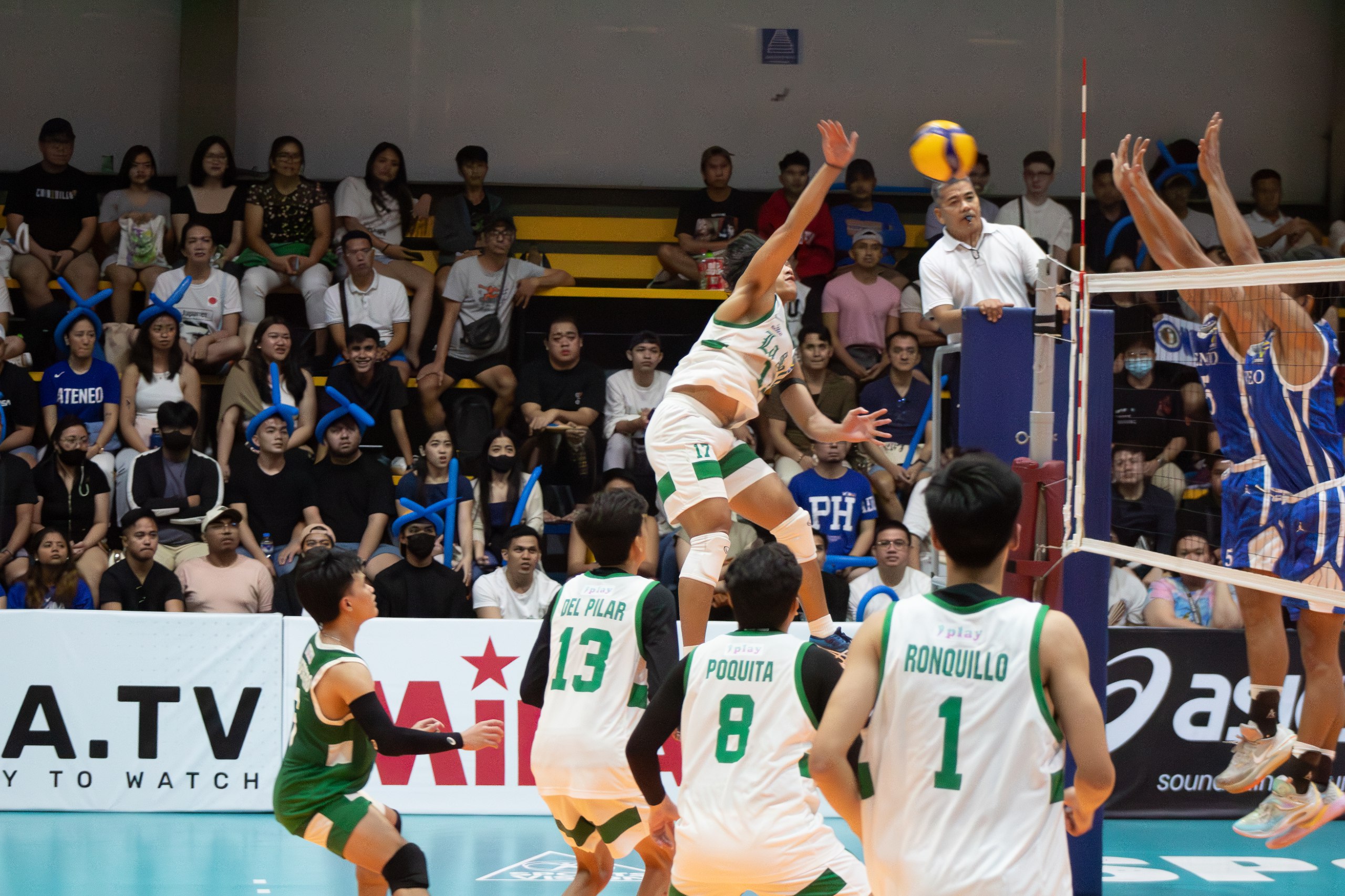 Read more about the article Green Spikers, bigong putulan ng pakpak ang Blue Eagles sa V-League