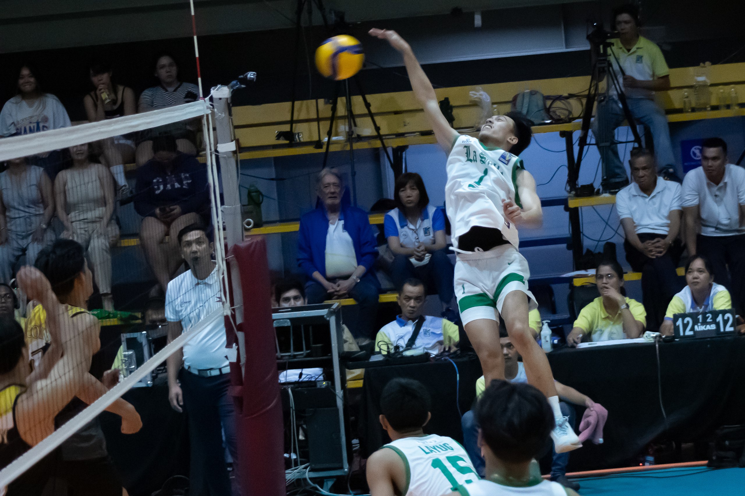 Read more about the article Pag-agaw ng kinang: Green Spikers, pinataob ang Golden Spikers sa finals ng V-League