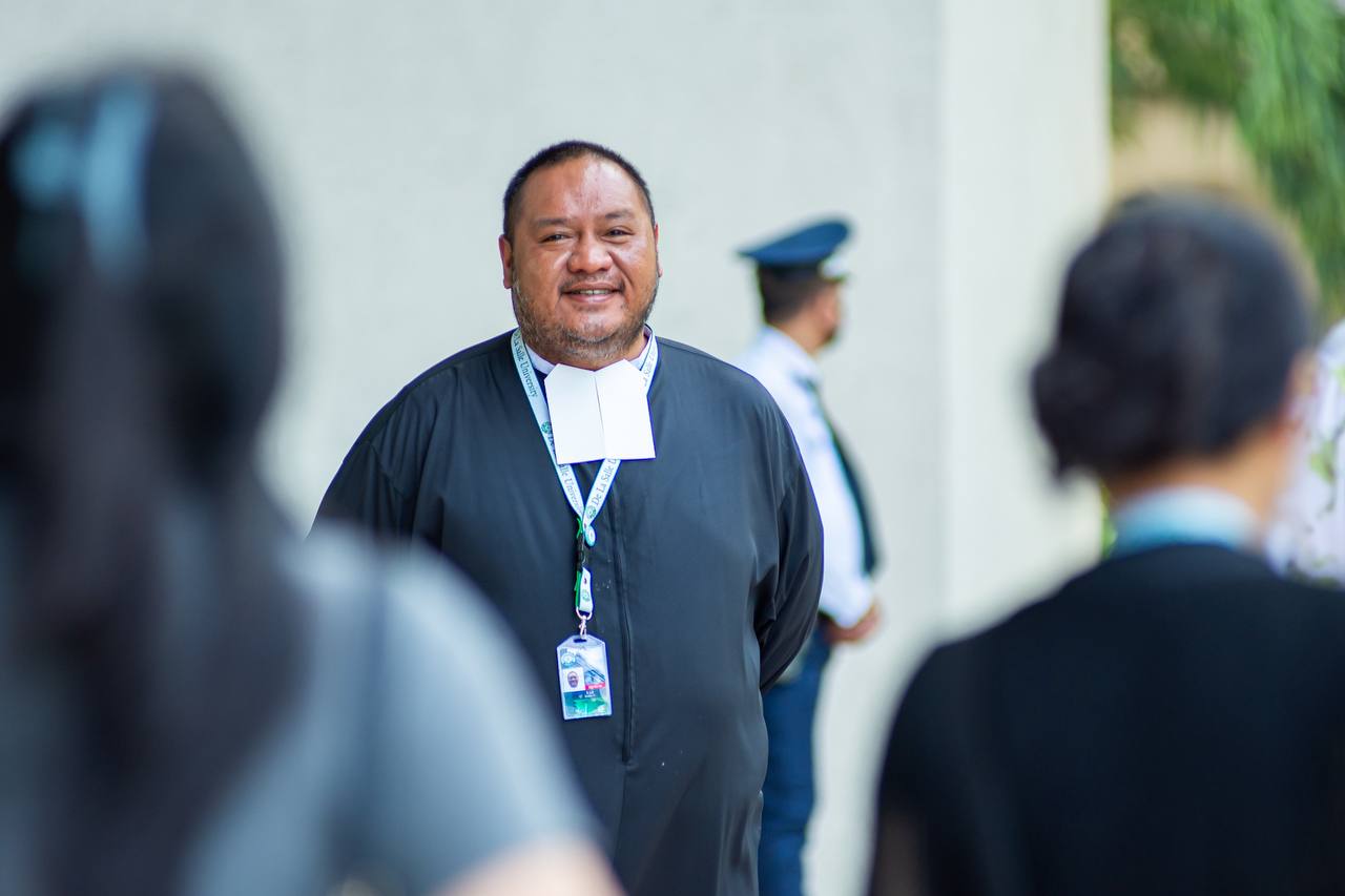 Read more about the article #BrotherInfluencer: Sinag na nagmumula sa abitong itim at kuwelyong puti