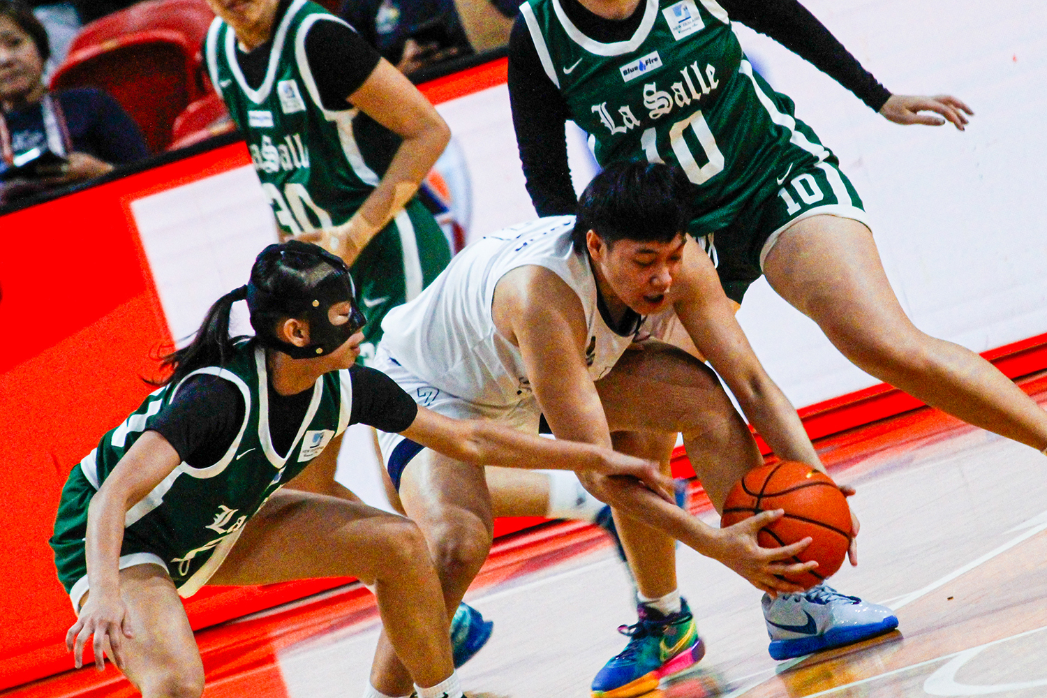 Read more about the article Lady Archers, bigong mapuruhan ang pakpak ng Lady Falcons